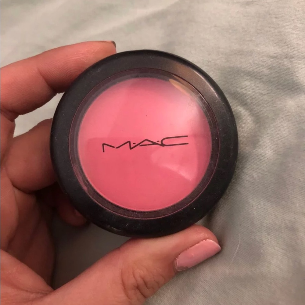 MAC blush in Pink Swoon